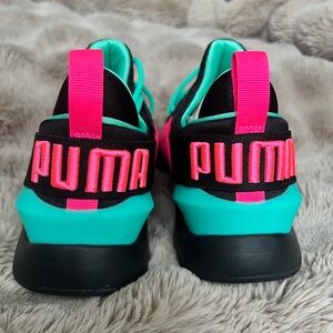 Puma Black and Green Sneakers with Modern Design